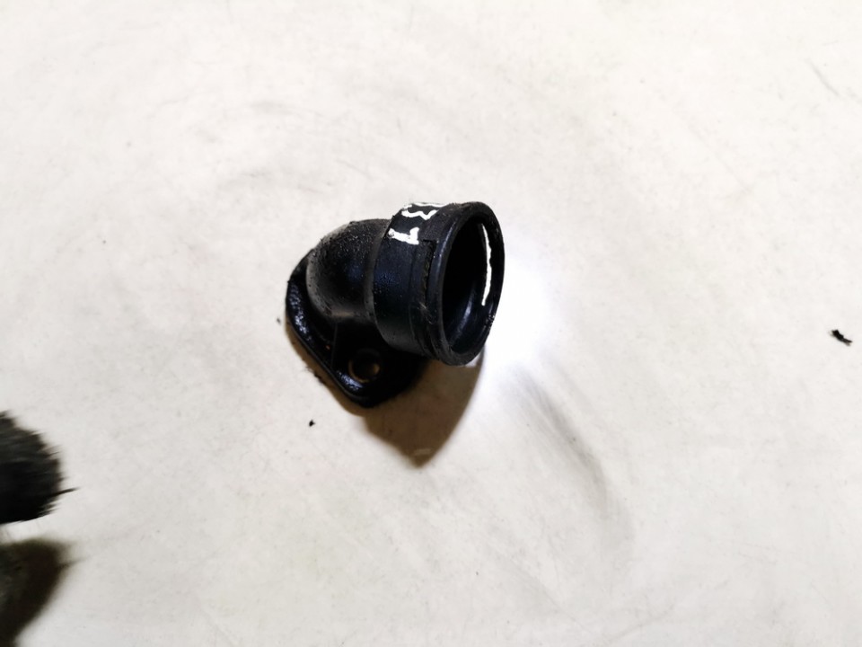 028103111A Volkswagen Golf 1993 Kołnierz układu chłodzenia (pokrywa obudowy termostatu układu chłodzenia silnika) - Thumbnail 2