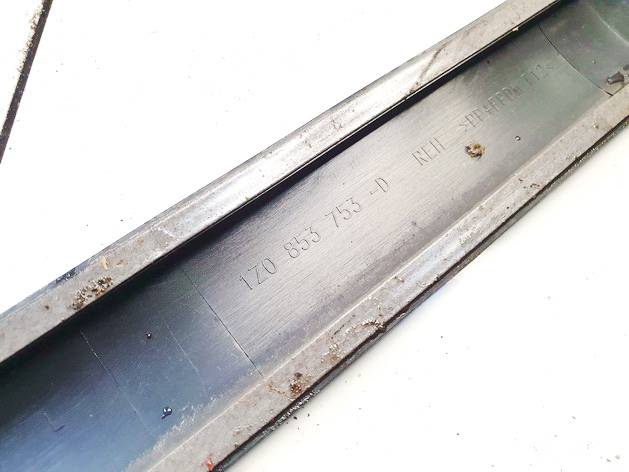 1Z0853753D Skoda Octavia 2008 Durvju ārējais molding - AIZMUGURE PA KREISI - Thumbnail 3