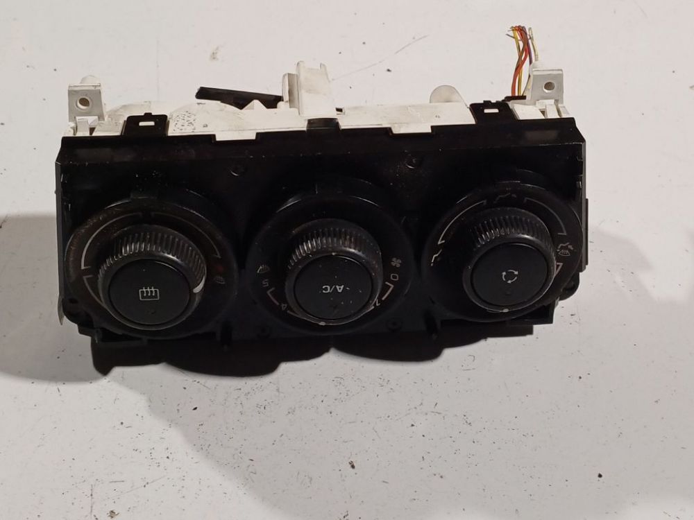 T1000220K Peugeot 308 2008 Climate Control Panel (heater control switches)