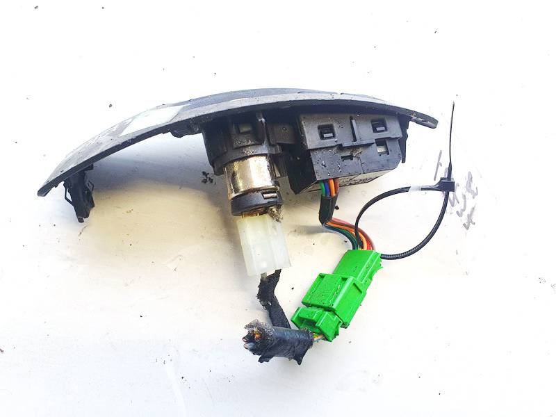 8686026 Volvo V50 2004 ESP Switch Button - Thumbnail 3