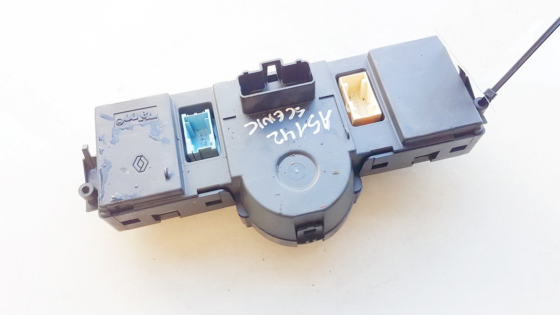 8200344841 Renault Scenic 2004 Climate Control Panel (heater control switches) - Thumbnail 2