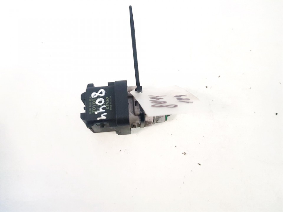 2861086010 used Glow plug relay Toyota RAV4 2009 2.2L EIS01682695