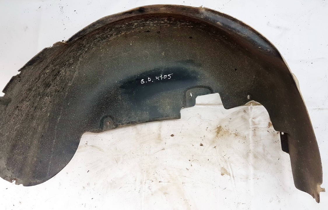 7L6810972 Volkswagen Touareg 2004 Plastmasas zemspārns - AIZMUGURE PA LABI