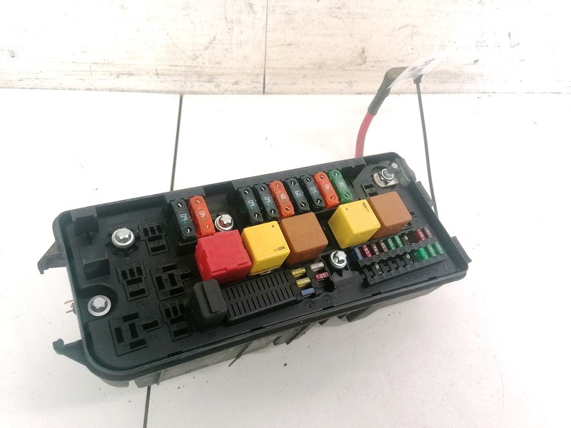 13112918 Opel Vectra 2002 Fuse box