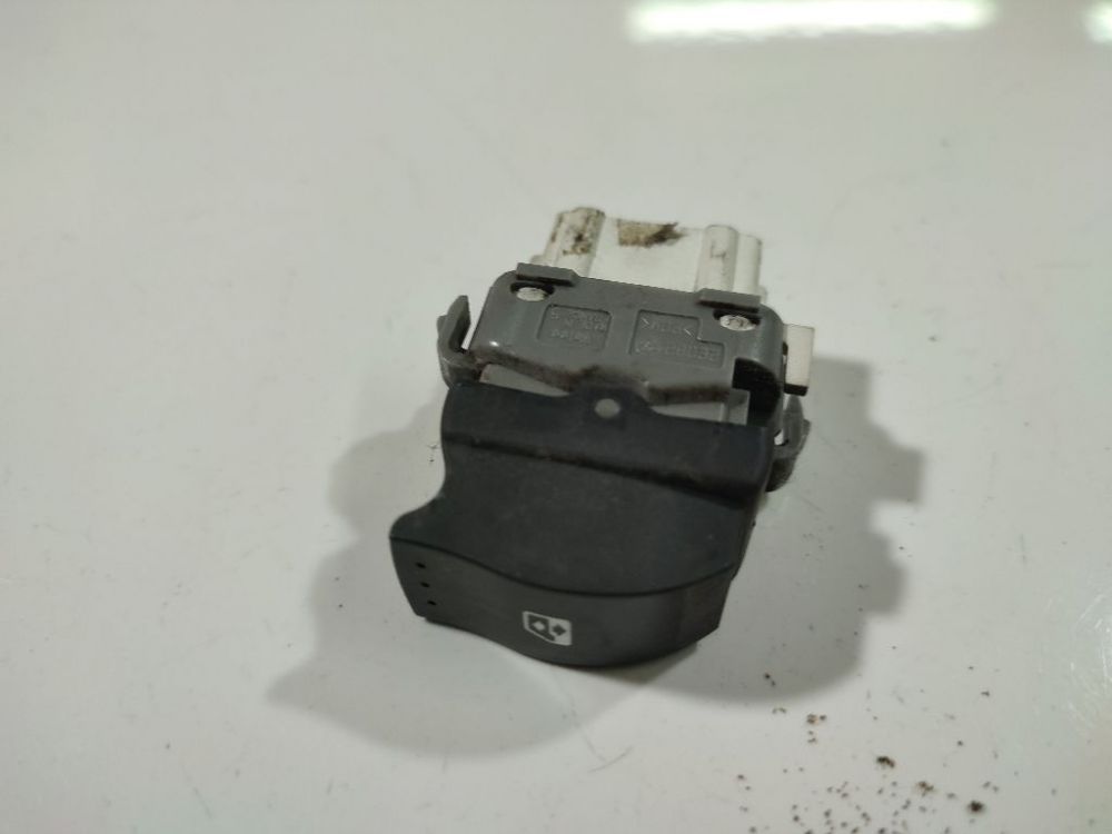 28082002 Renault Scenic 2005 Przycisk sterowania szybą (przyciski podnoszenia szyby)