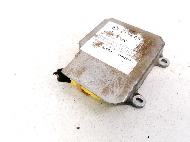 1C0909605K Volkswagen Polo 2002 Airbag crash sensors module