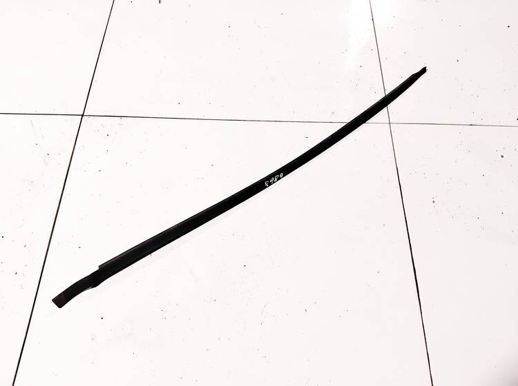 3B0854328C Skoda Superb 2003 Listwa szyby drzwi - PRZEDNIE PRAWE