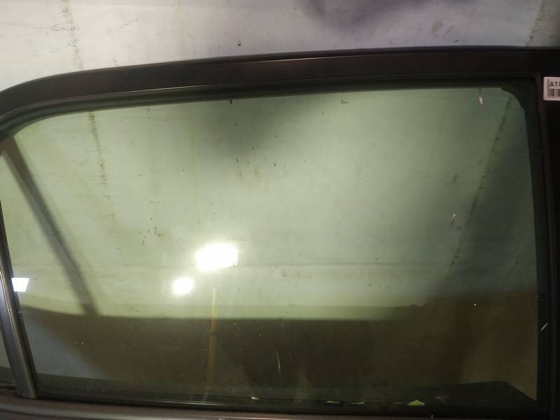 AS2 Toyota Auris 2007 Oven lasi - TAKANA OIKEALLA