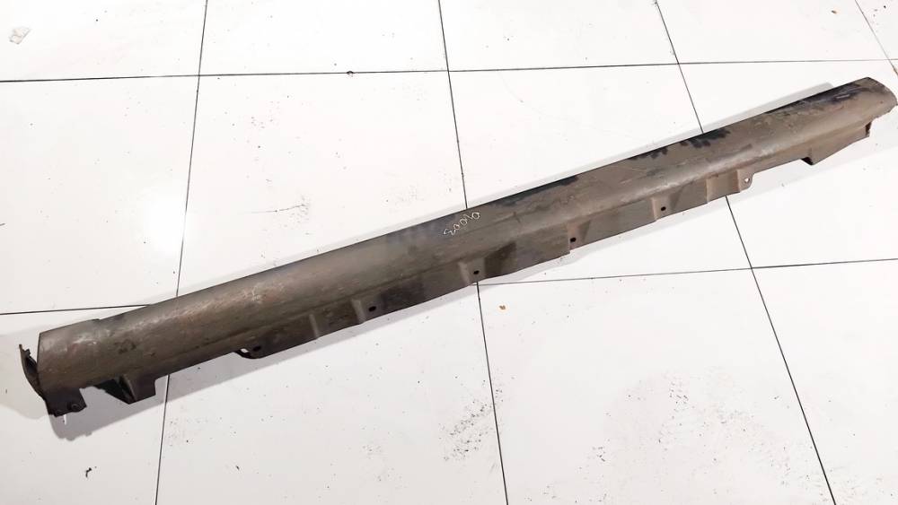 Toyota Avensis 2004 Plastikowy lewy próg