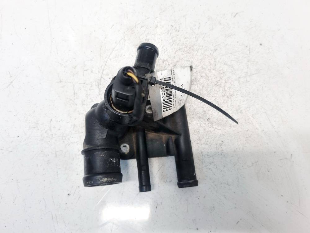 Audi TT 2009 Фланец двигателя системы охлаждения - Thumbnail 2