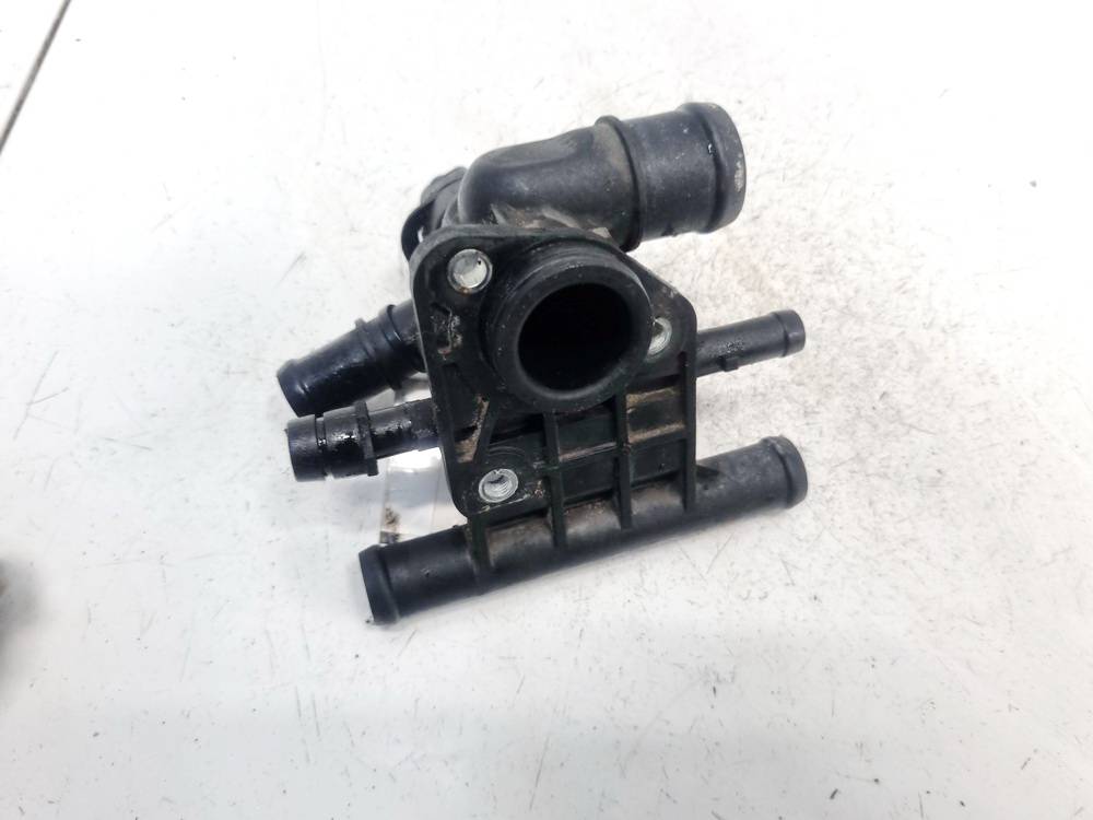 Audi TT 2009 Фланец двигателя системы охлаждения - Thumbnail 3