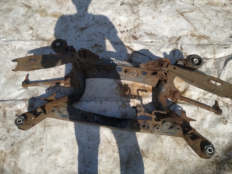 Lexus IS - CLASS 2007 Pont Axial Arrière Avec Moyeux Supports Broche