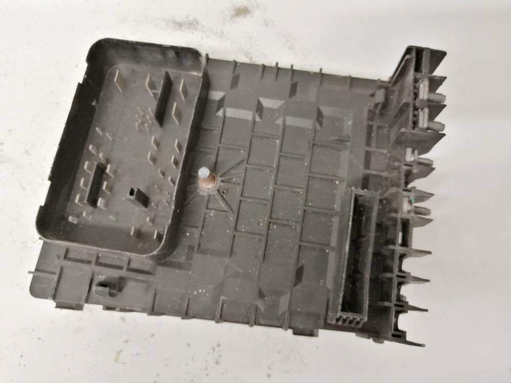 1K0937125A Volkswagen Golf 2008 Fuse box