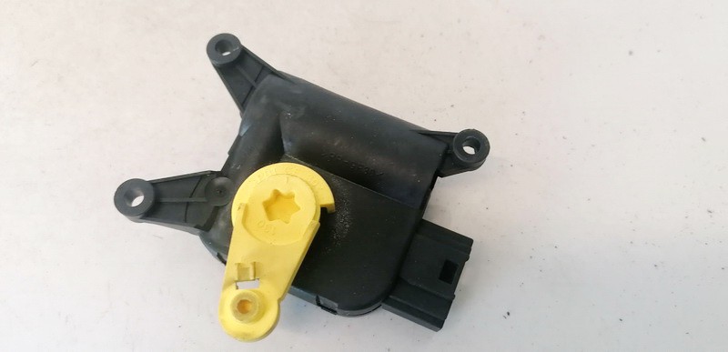 1K2907511C Volkswagen Golf 2007 кронштейн моторчика заслонки отопителя - Thumbnail 3