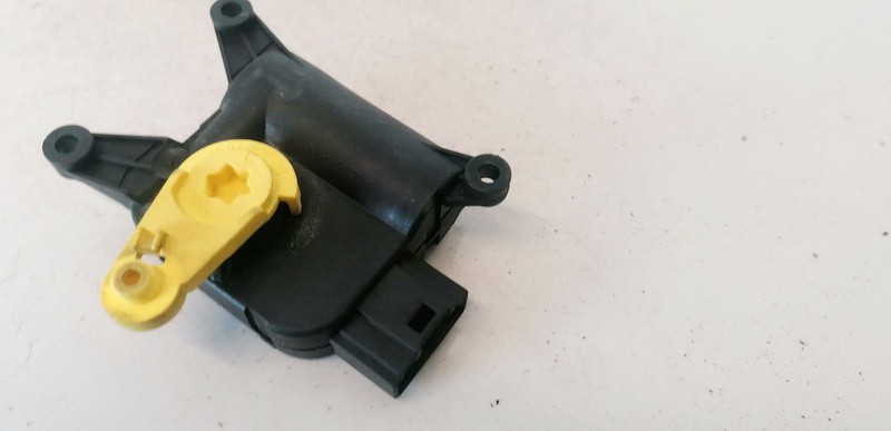 1K2907511C Volkswagen Golf 2007 кронштейн моторчика заслонки отопителя - Thumbnail 2