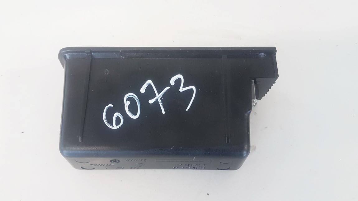 318230100 Volkswagen Passat 2005 Center Console Ashtray (Ash Tray)