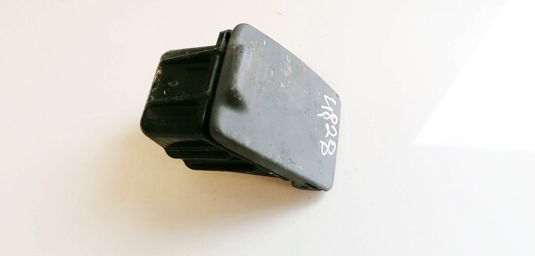 7413128010 Toyota Previa 2003 Popielniczka