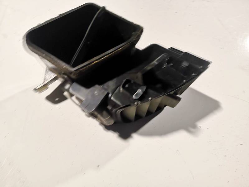 8761AV601 Nissan Primera 2002 Salono oro groteles