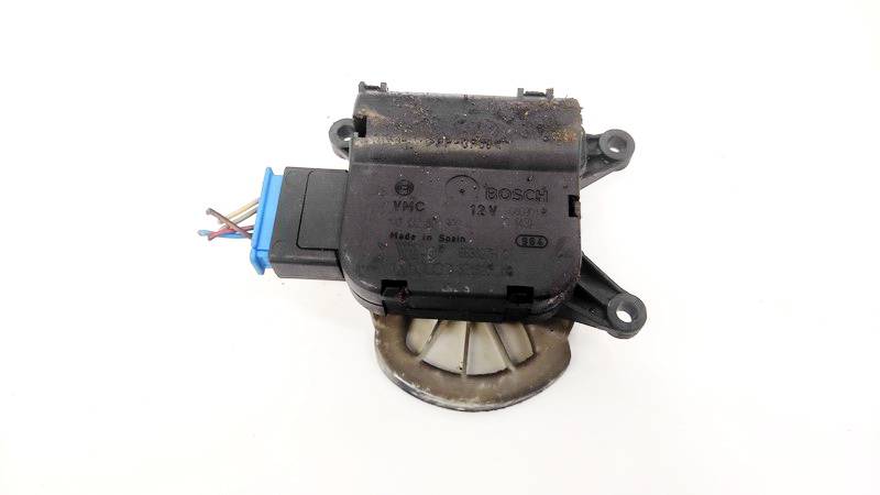8E1820511C Audi A4 2001 Silnik klapki nagrzewnicy