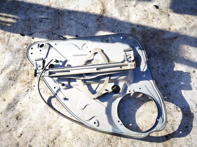 4M51A24994CE Ford Focus 2005 Durvju loga pacēlājs - AIZMUGURE PA LABI