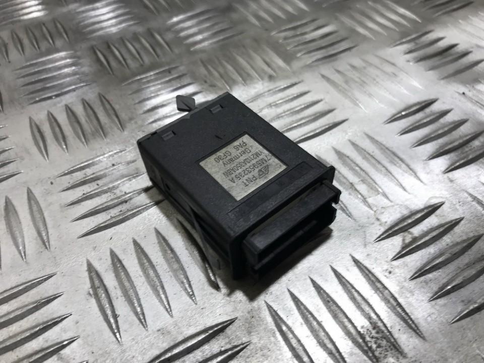 7M5953235A Ford Galaxy 2003 Hazard switch