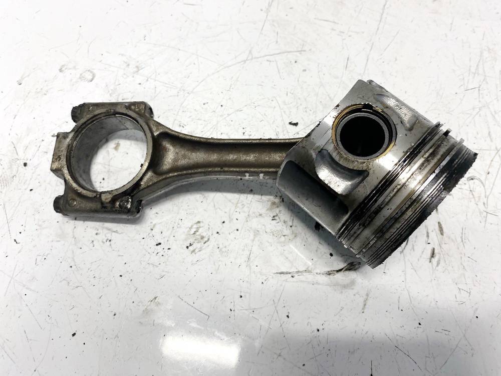 Volkswagen Passat 2000 Piston and Conrod (Connecting rod)