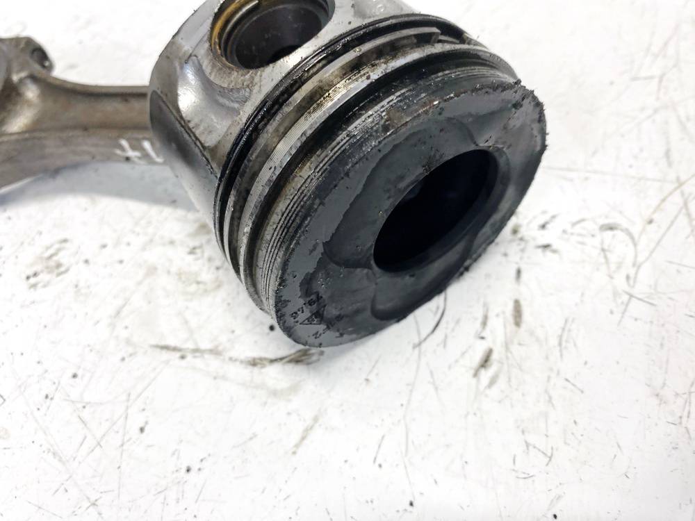 Volkswagen Passat 2000 Piston and Conrod (Connecting rod) - Thumbnail 2