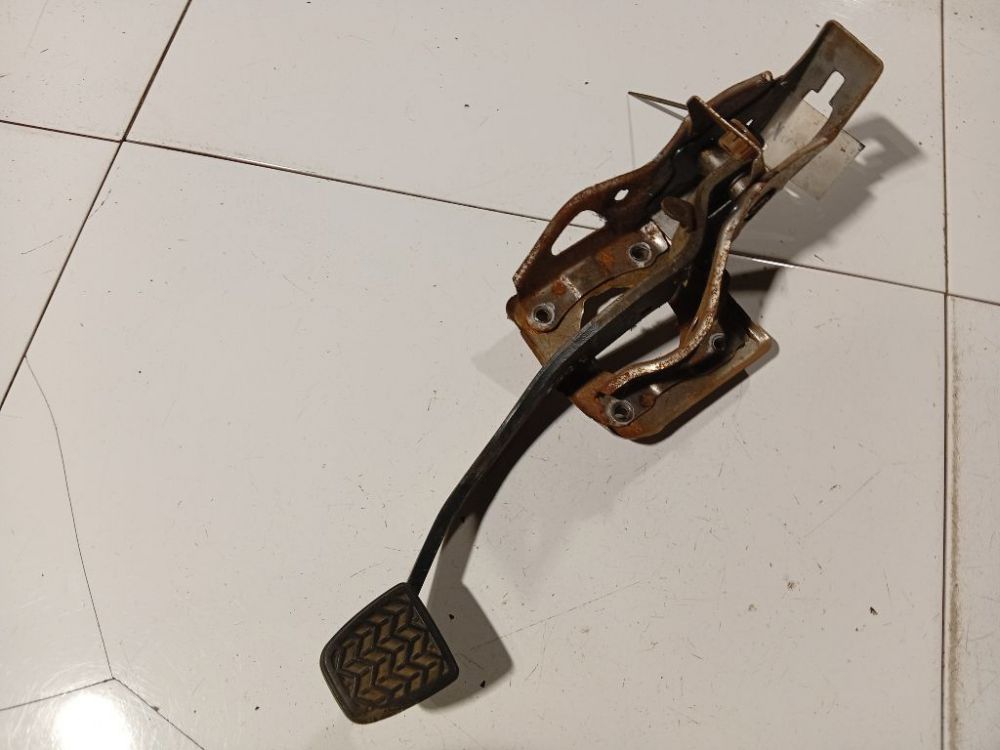 Toyota Avensis 2004 Pedał hamulca