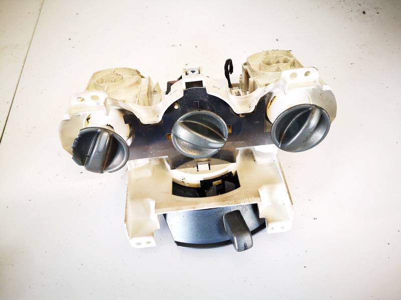 Honda Jazz 2002 Panel sterowania klimatyzacją (przełączniki ogrzewania)