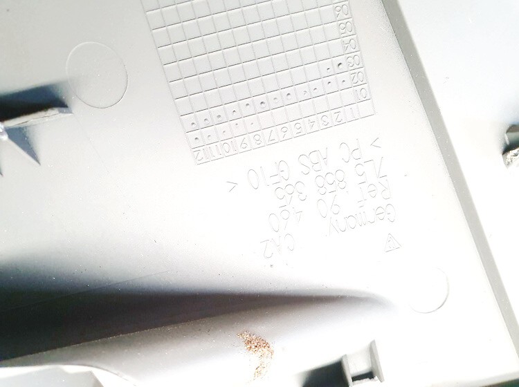 7L5858365 Porsche Cayenne 2003 Pyyhkijän mekanismin suojus - Thumbnail 3