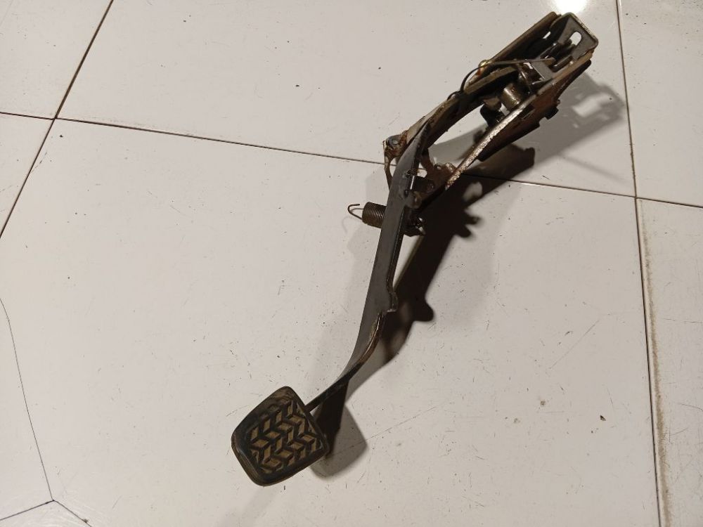 Toyota Avensis 2004 Pedał sprzęgła