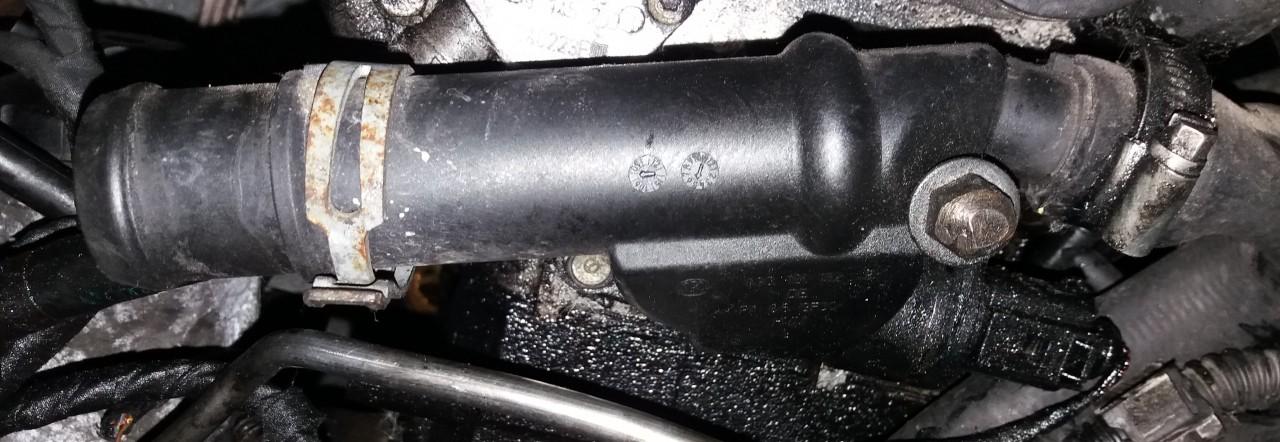 036121132B Volkswagen Caddy 2008 Obudowa termostatu