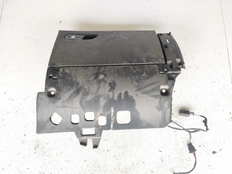 4H1857096 Audi A8 2013 Hansikaslokero