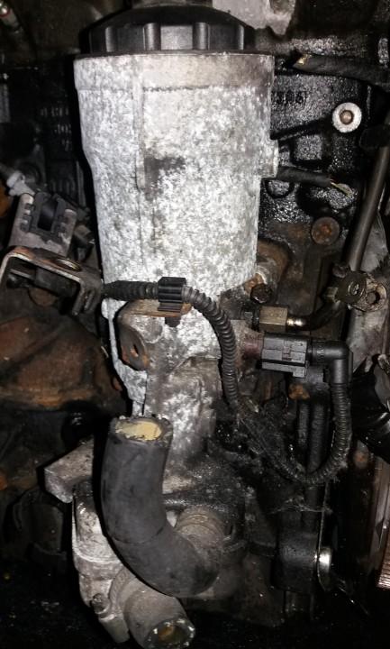 045115389E Volkswagen Caddy 2008 Obudowa filtra oleju