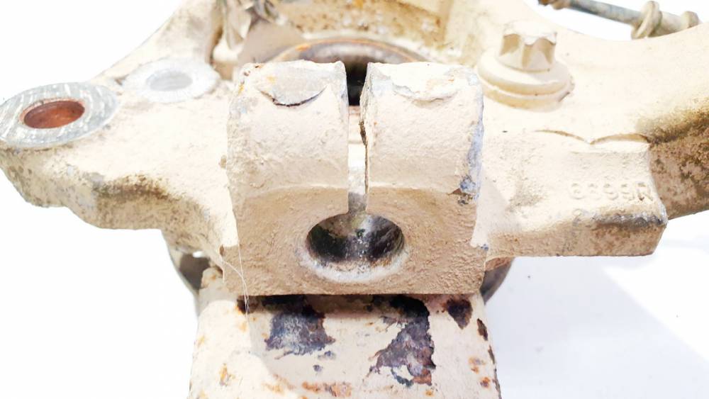 Opel Vectra 2004 Steering Knuckle - FRONT RIGHT - Thumbnail 3