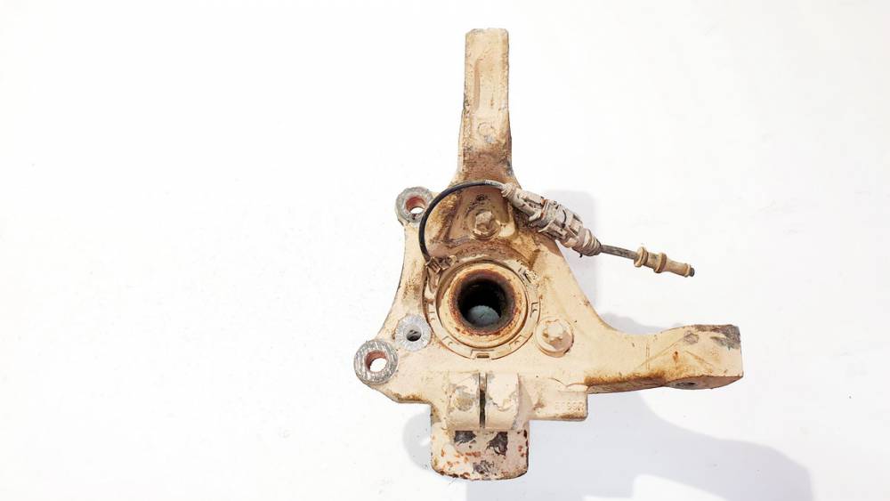 Opel Vectra 2004 Pyörän navan kiinnike - EDESSÄ OIKEALLA