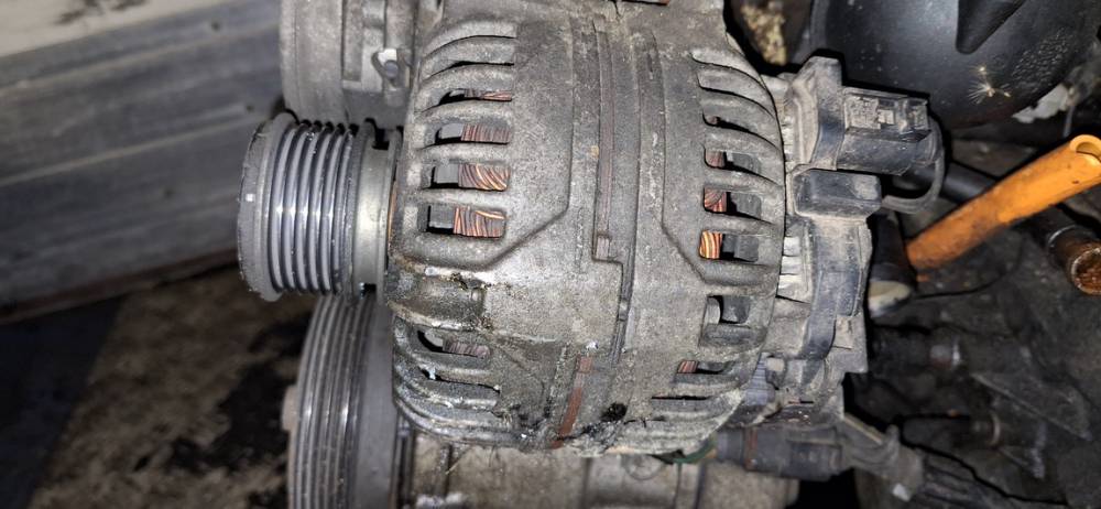 028903028E Volkswagen Bora 2002 Alternator