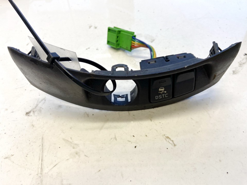 8691530 Volvo V50 2006 Traction control switch button (ASR Switch Anti-slip regulation)