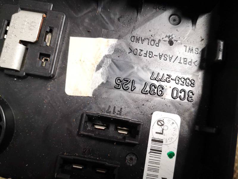 3C0937125 Volkswagen Passat 2011 Fuse box - Thumbnail 3