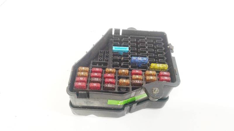 8D1941824 Volkswagen Golf 2000 Fuse box