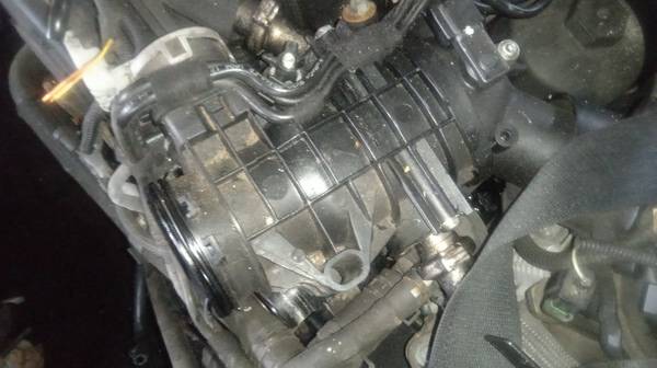 9X2Q9L444CB Jaguar XJ 2012 Droseline sklende