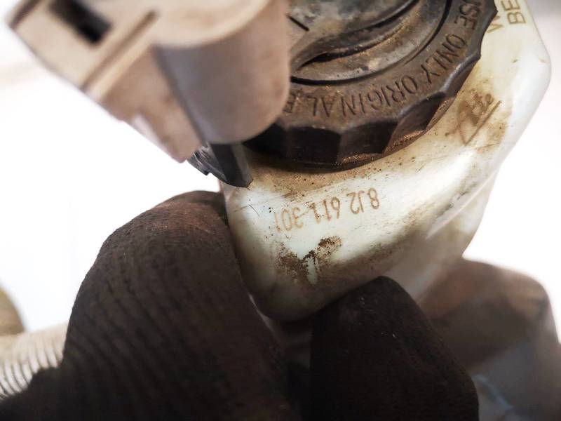 8J2611301 Audi TT 2008 Bremžu šķidruma rezervuārs - Thumbnail 2