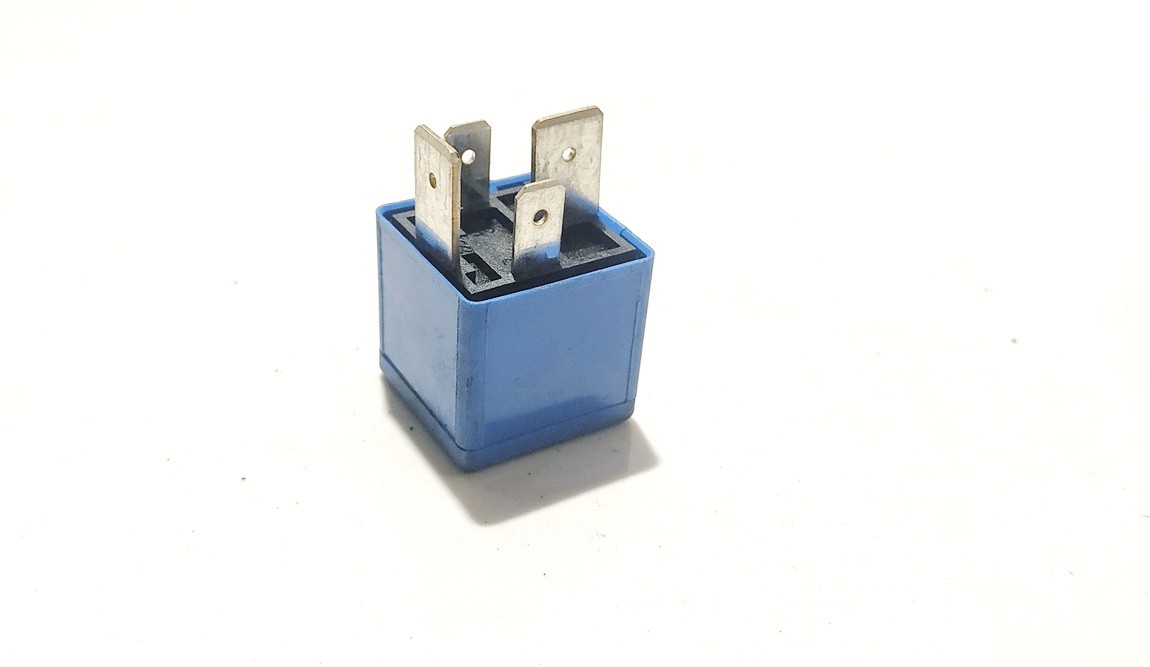 13299906 used Relay module Opel Meriva 2012 1.7L EIS01242839 Used