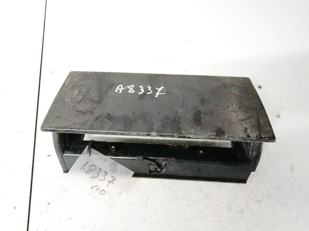 50632 Citroen Xantia 2001 Popielniczka