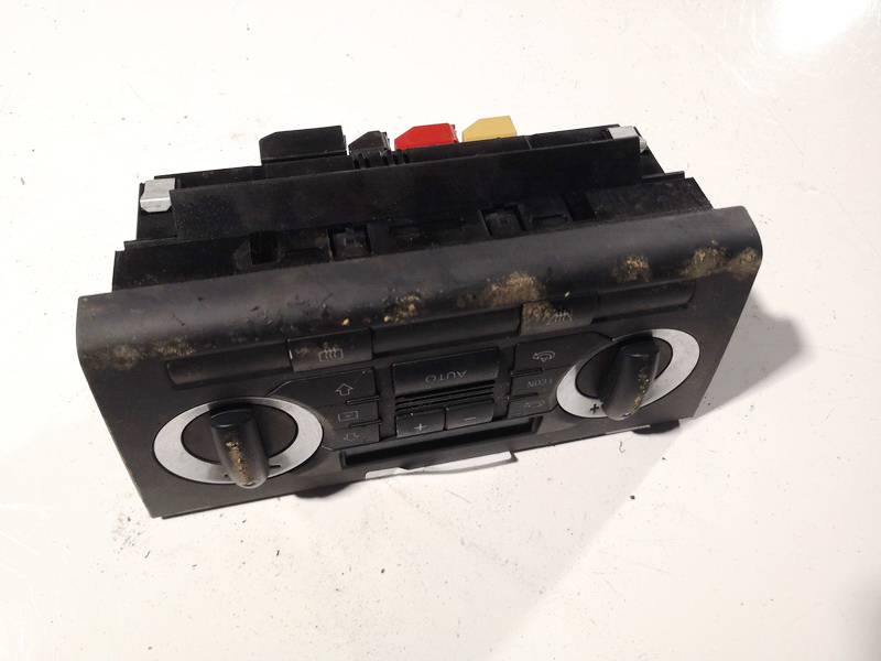 8P0820043D Audi A3 2004 Panel sterowania klimatyzacją (przełączniki ogrzewania)