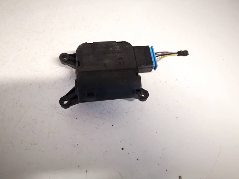 8E1820511C Audi A4 2004 Silnik klapki nagrzewnicy