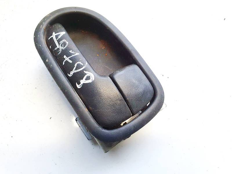 KS21 Mazda 626 1998 Wewnętrzna klamka drzwi - TYLNE LEWE
