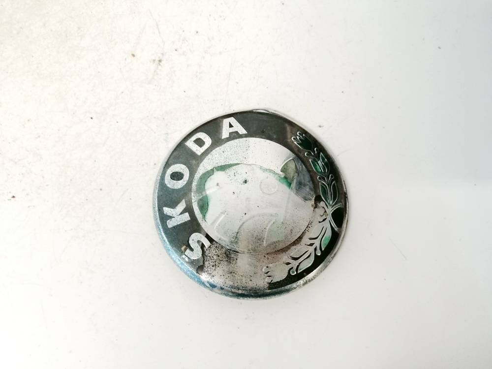 1U0853621C Skoda Octavia 2005 Tylna plakietka (emblemat) - TYLNE