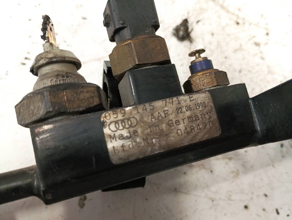 059145771E Audi A4 1998 Tepalo vamzdelis - Thumbnail 4