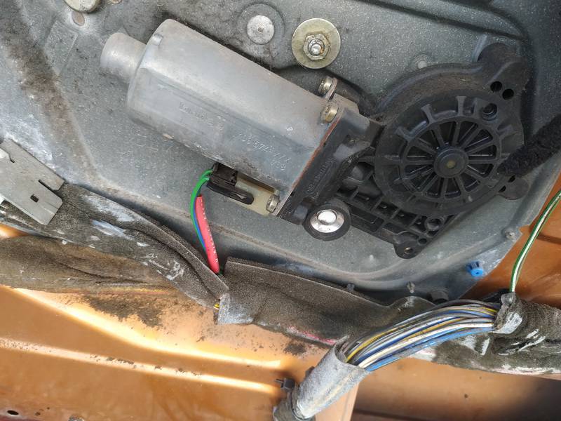 Volvo V70 1999 Duru lango pakelejo varikliukas P.K. - Thumbnail 2